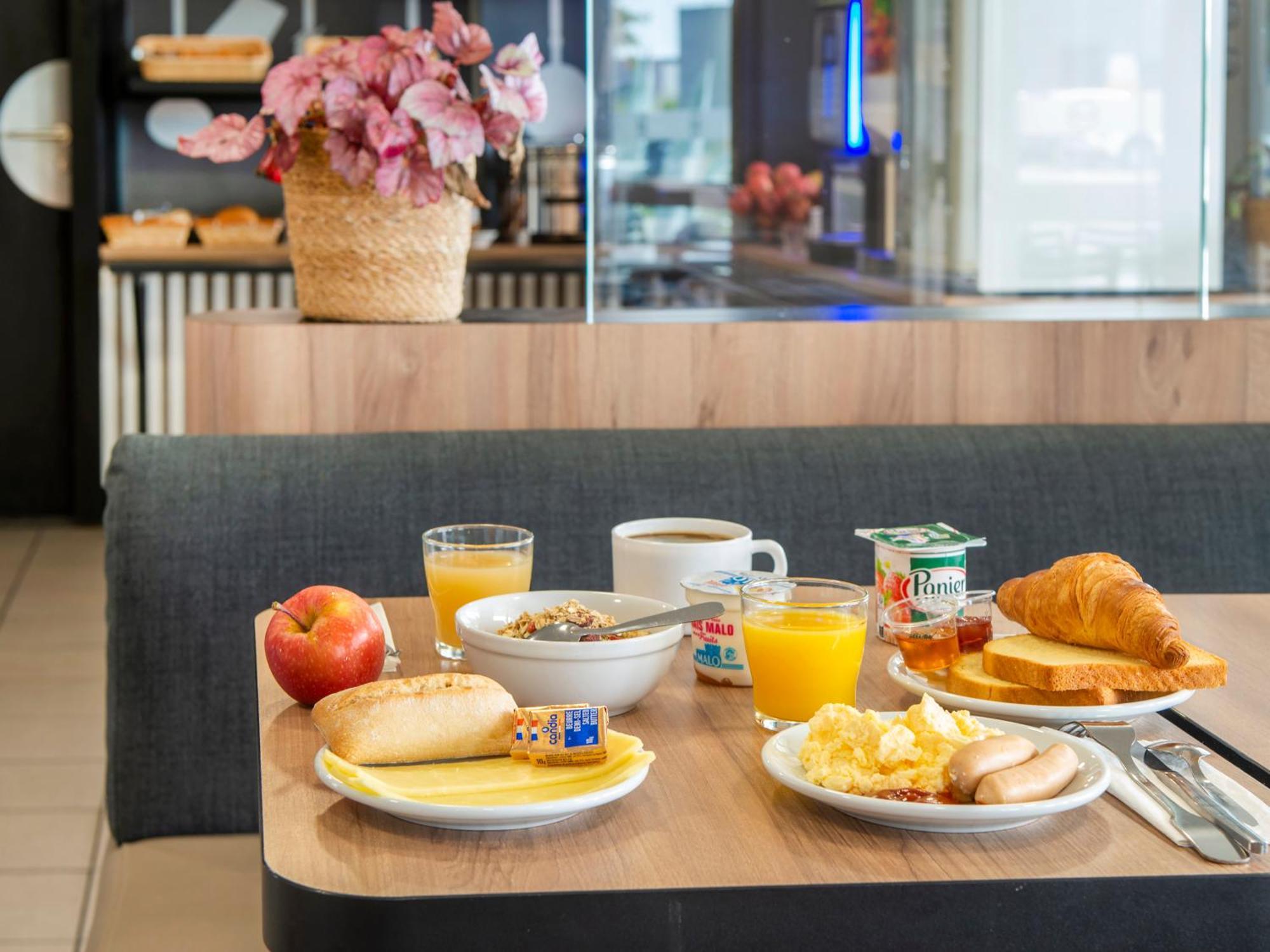 B&B Hotel Cholet Nord Экстерьер фото