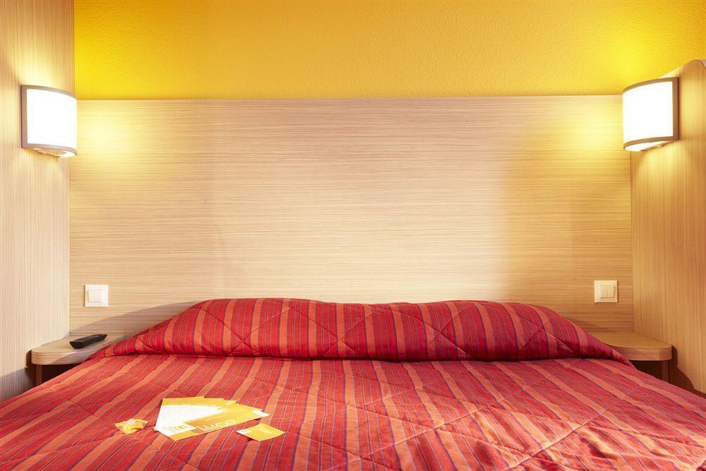 B&B Hotel Cholet Nord Экстерьер фото