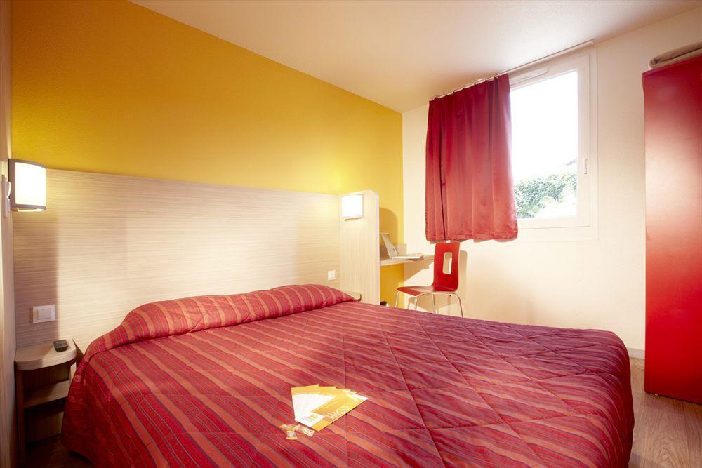 B&B Hotel Cholet Nord Экстерьер фото
